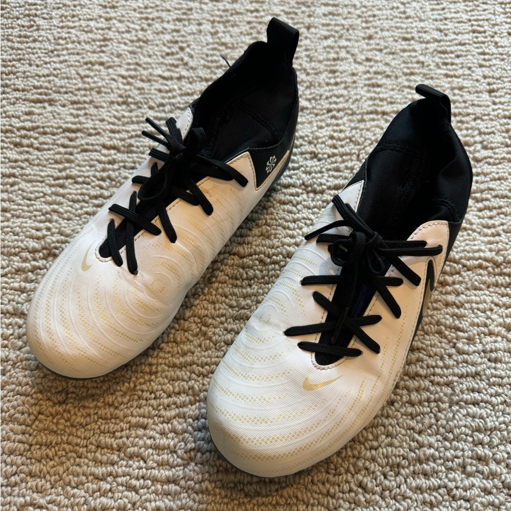 Nike Kids Phantom Luna 2 Club MG soccer cleats